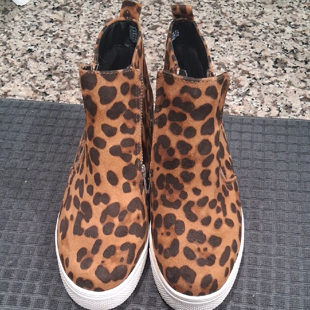 Time and Tru Leopard Print Sneakers